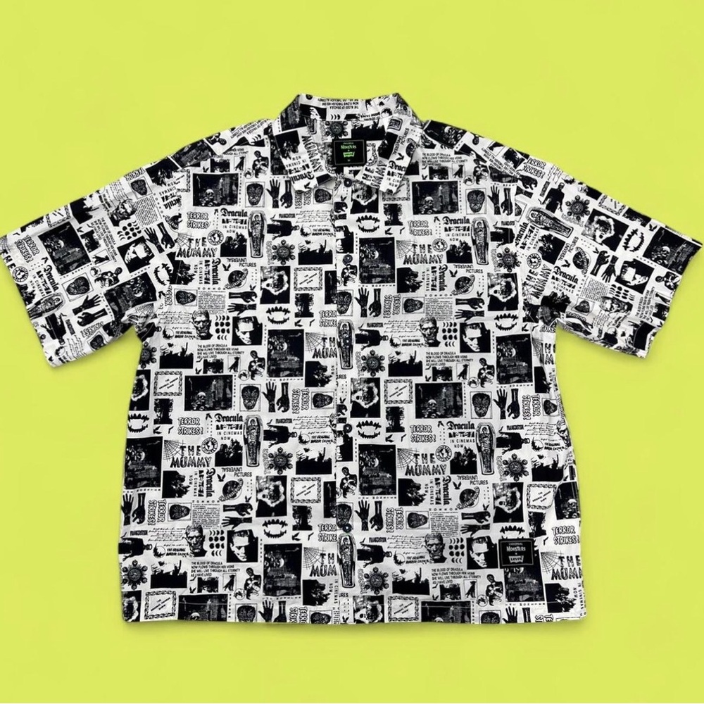 Levi’s x Universal Monsters collab Men’s graphic button up🕸️